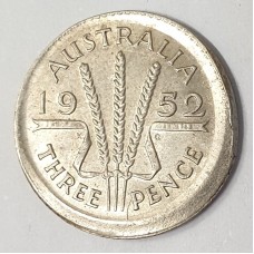 AUSTRALIA 1952 . THREEPENCE . ERROR . MISSING PART OF COLLAR . OFF CENTRE